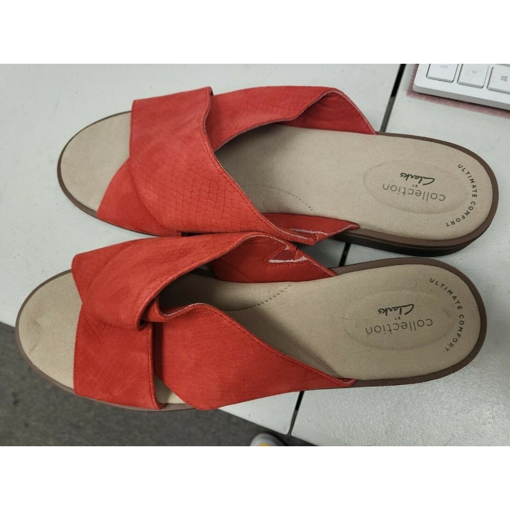 Clarks Collection Declan Ivy Red Nubuck Flat Sandals Womens SIZE 11M